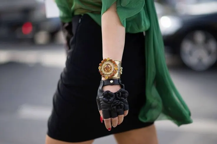 How To Wear Leather Gloves To Look Trendy 2023