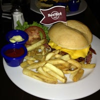 Photo taken at Hard Rock Cafe Buenos Aires by T on 4/30/2013