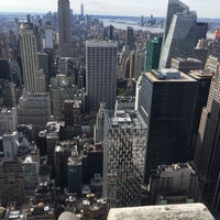 รูปภาพถ่ายที่ Top of the Rock Observation Deck โดย Fabian B. เมื่อ 10/16/2018