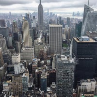 รูปภาพถ่ายที่ Top of the Rock Observation Deck โดย Čarbara B. เมื่อ 5/26/2019