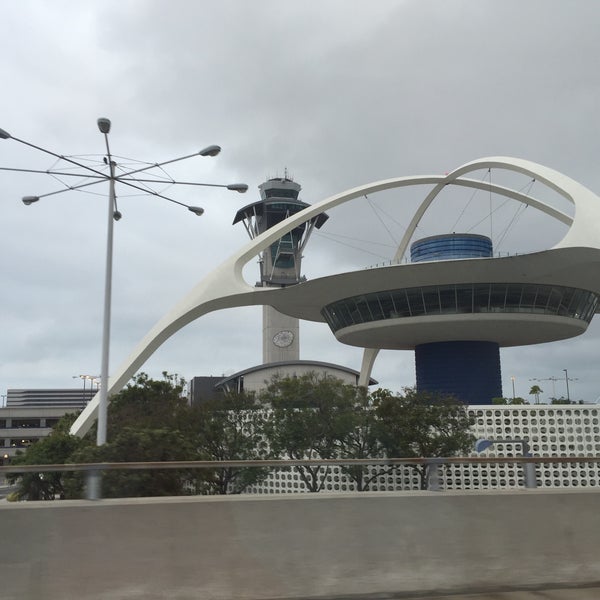 รูปภาพถ่ายที่ ท่าอากาศยานนานาชาติลอสแอนเจลิส (LAX) โดย Joel O. เมื่อ 7/6/2016