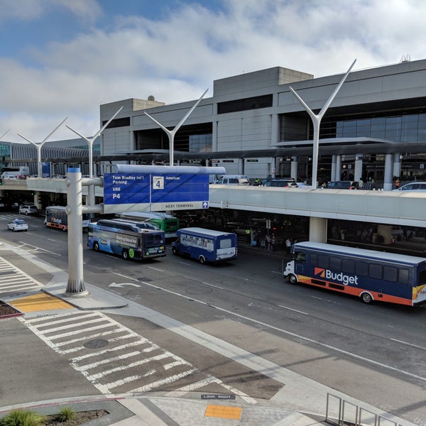 รูปภาพถ่ายที่ ท่าอากาศยานนานาชาติลอสแอนเจลิส (LAX) โดย Yuri V. เมื่อ 7/14/2018