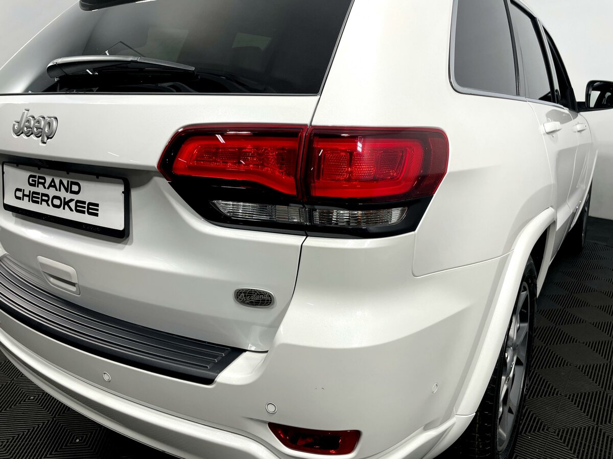 Check price and buy New Jeep Grand Cherokee (WK2) Restyling For Sale