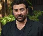 Sunny Deol turns 'snowman' in these holiday pics from Manali