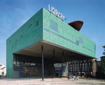 Peckham Library : View of the public space underneath the southern cantilever section