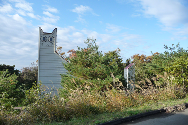 side of building shaped like a cat