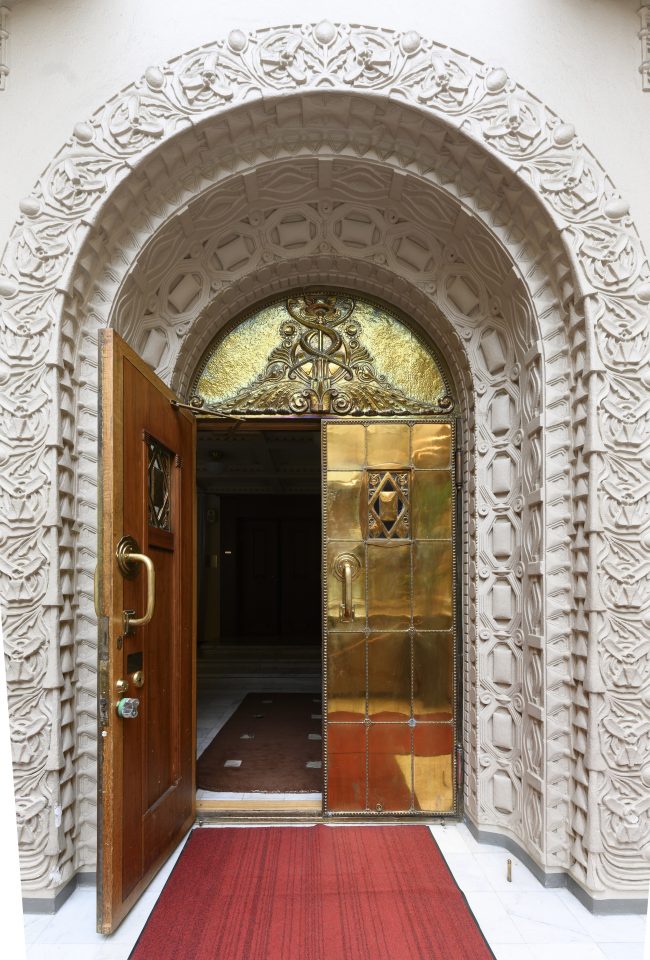 The brass door of the stock exchange hall, Stock Exchange Building