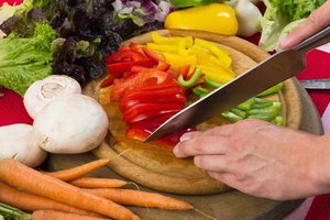 Choosing a Hygienic and Knife-Friendly Cutting Board