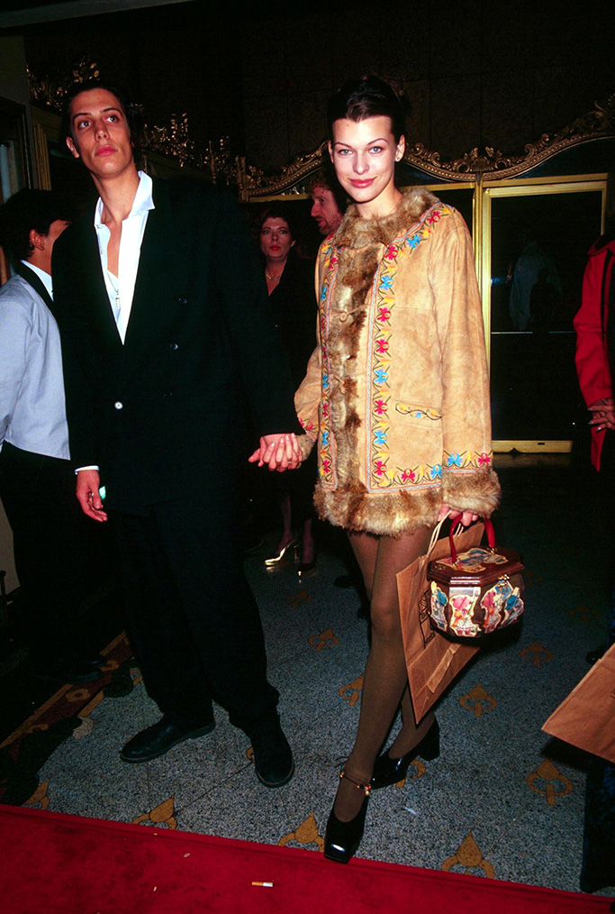 90s shoe and fashion trends, Sean Andrews and Milla Jovovich, 1992, shoes that defined the 90s, square toes.