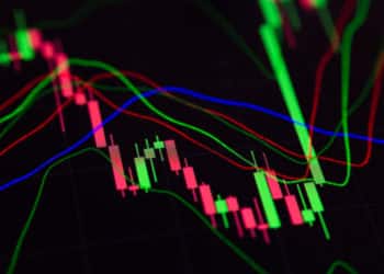 KeyDifferences Between the Simple and Exponential Moving Averages