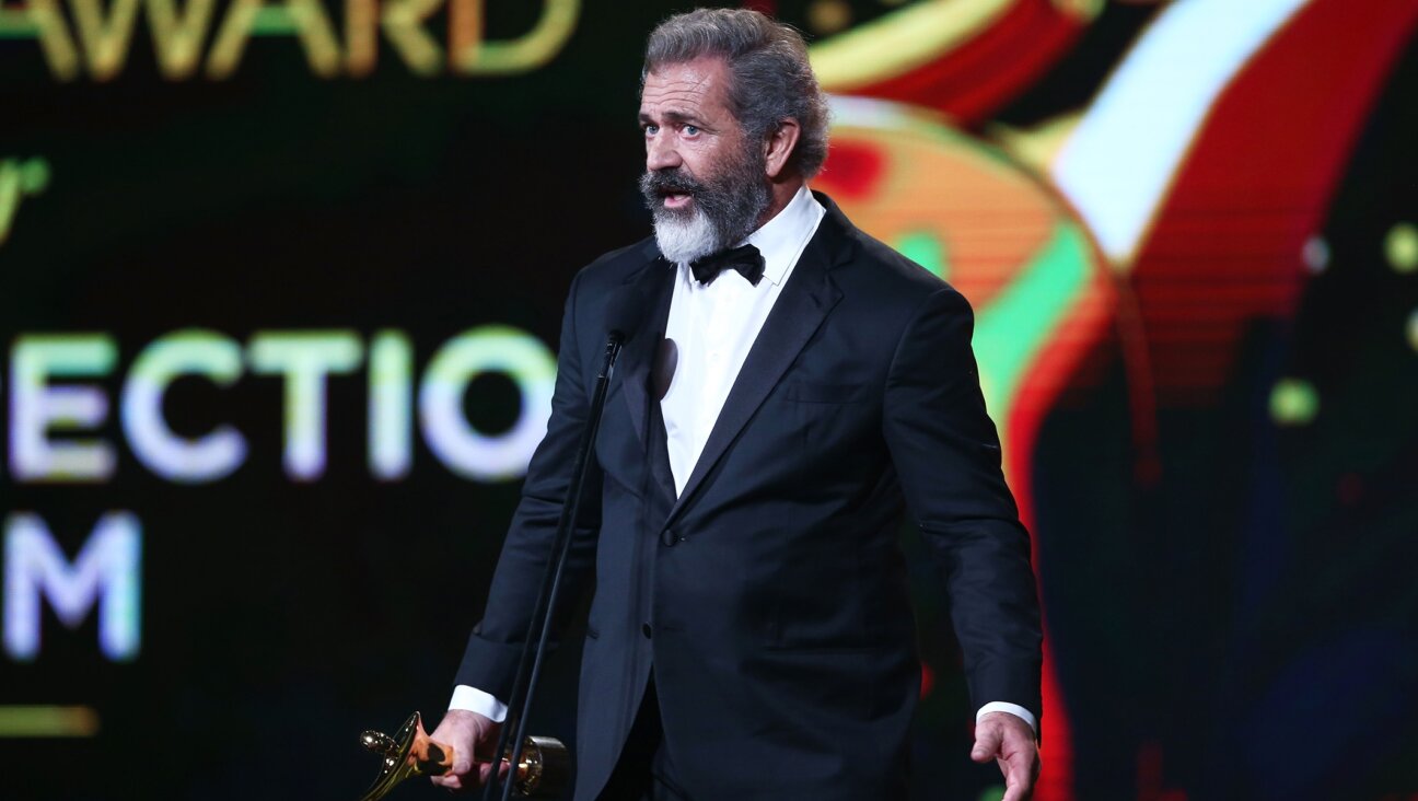 Mel Gibson wins the AACTA Award for Best Direction for Hacksaw Ridge in Sydney, Australia, Dec. 7, 2016. (Mark Metcalfe/Getty Images for AFI)