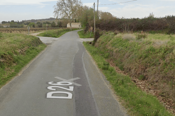 C'est au niveau de cette route que le bus s'est couché sur le bas-côté.