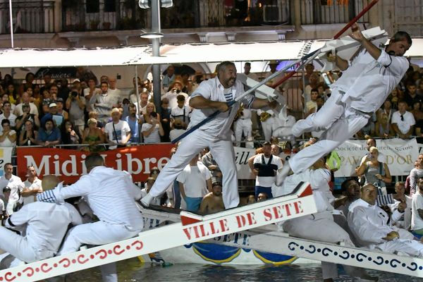 C'est le grand jour. Qui succèdera à David Lopez, l'Agathois dernier vainqueur des joutes de Sète catégorie poids lourds ? Suivez le tournoi en direct à partir de 14h30 ce lundi 26 août.. 