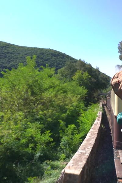 Le temps d'une journée, le train des Cévennes plonge ses passagers dans le monde des sorciers. Tain à vapeur, spectacle de magie, déguisements ou encore match de quidditch.