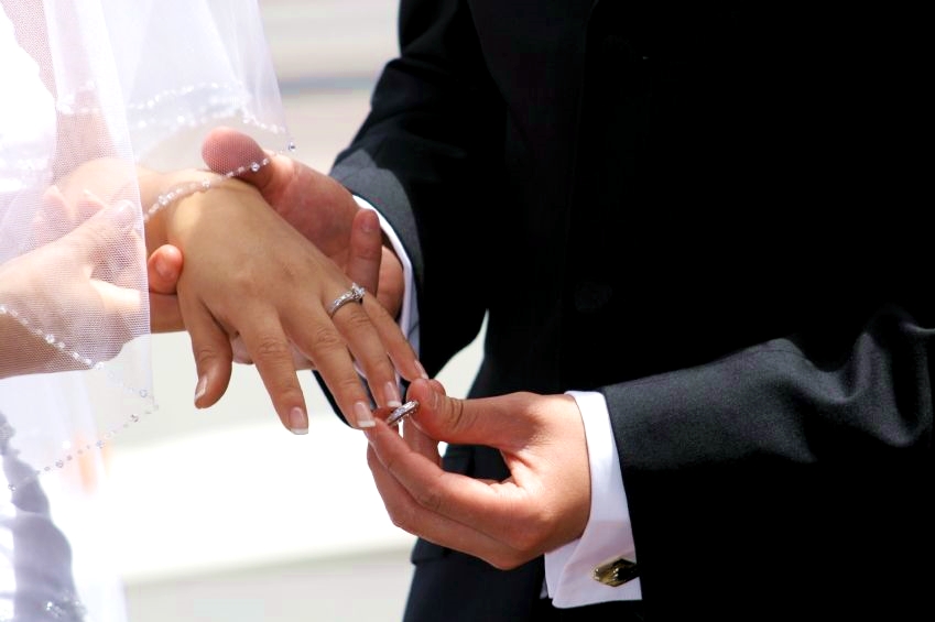 Jewish wedding bands are often inscribed with Ani L'Dodi V'Dodi Li
(I am my beloved's and my beloved is mine).  The words of this verse are
also considered an acrostic for Elul, reflecting our very real potential to
enjoy a vibrant, intimate relationship with Adonai if we will only turn from
sin in repentance and seek Him.