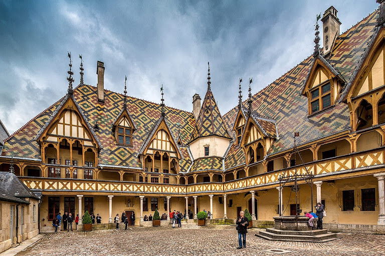 Hôtel-Dieu de Beaune Beaune (Бон), Бургундия, Франция - достопримечательности, путеводитель по городу, Hôtel-Dieu de Beaune