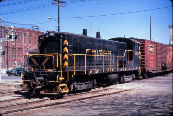 VO-1000m 205 and Boxcar 154318 at Springfield, Missouri on April 27, 1971 (Al Chione)