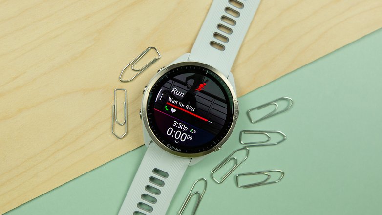 Garmin Forerunner 965 Display in detail