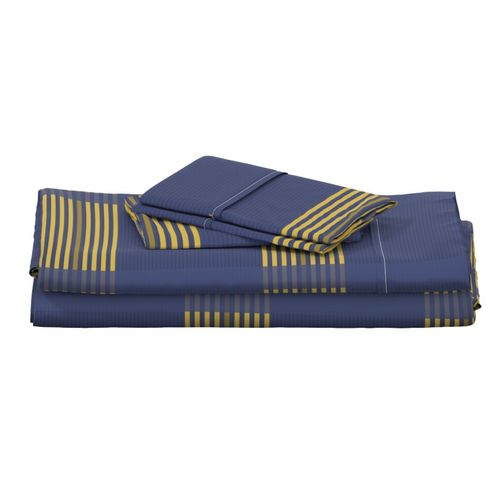 navy-blue_gold_stripes_runner