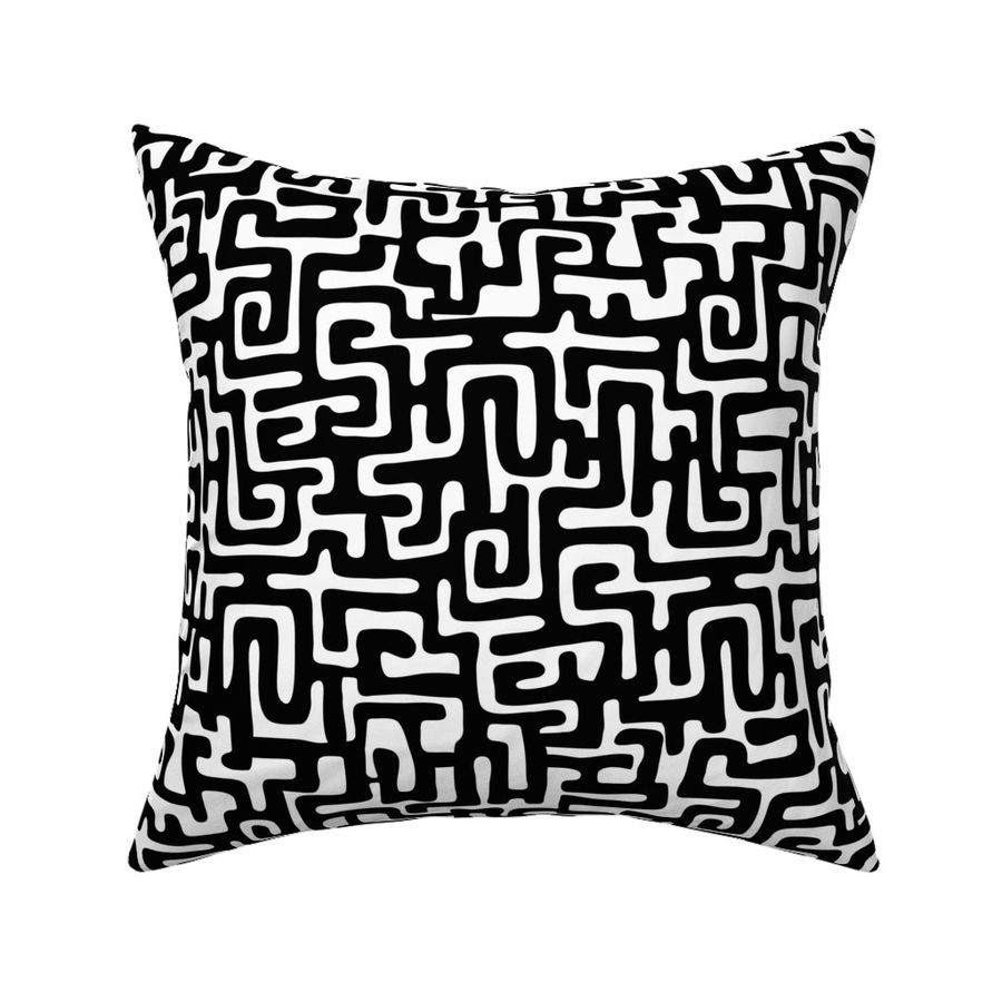 Mazy Maze - a Black and White Maze