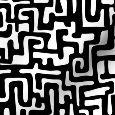 Mazy Maze - a Black and White Maze