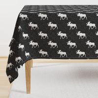 moose on dark grey linen (dark grey) (90)