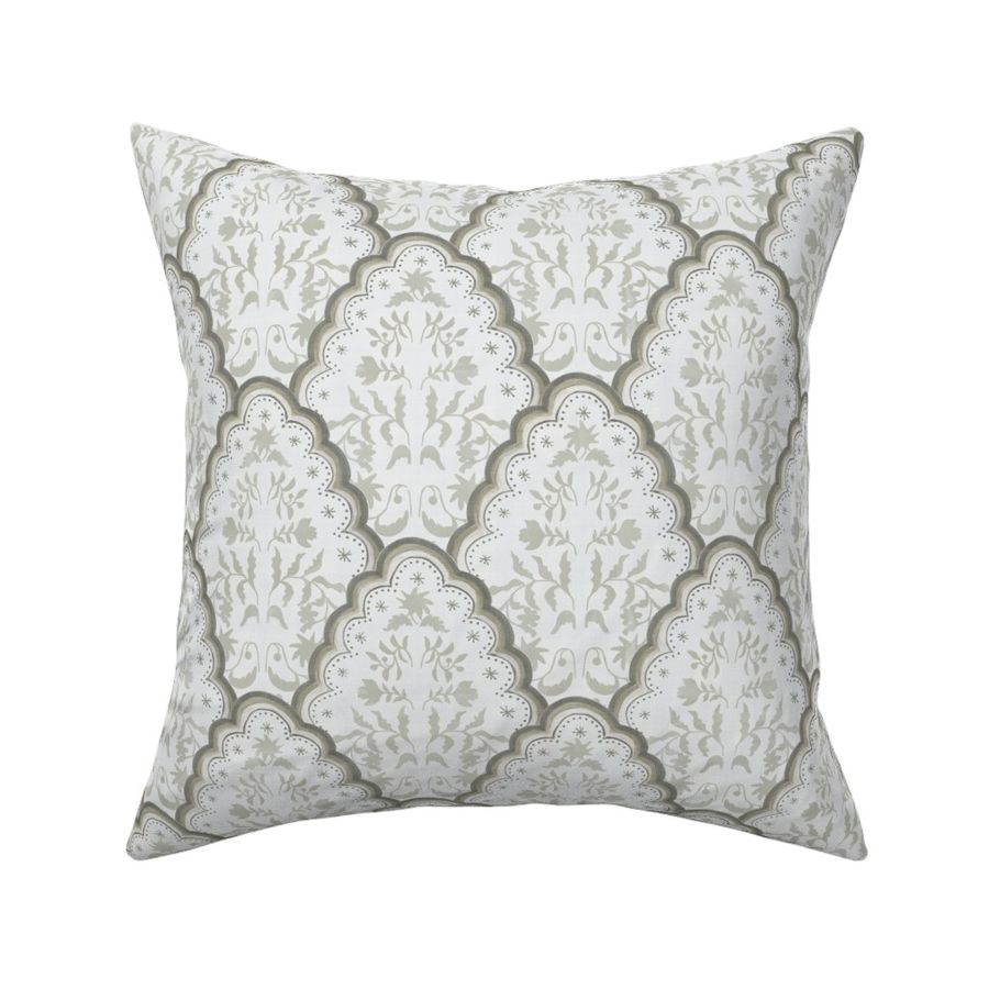 Medium Taupe Burlap Scallop Paisley