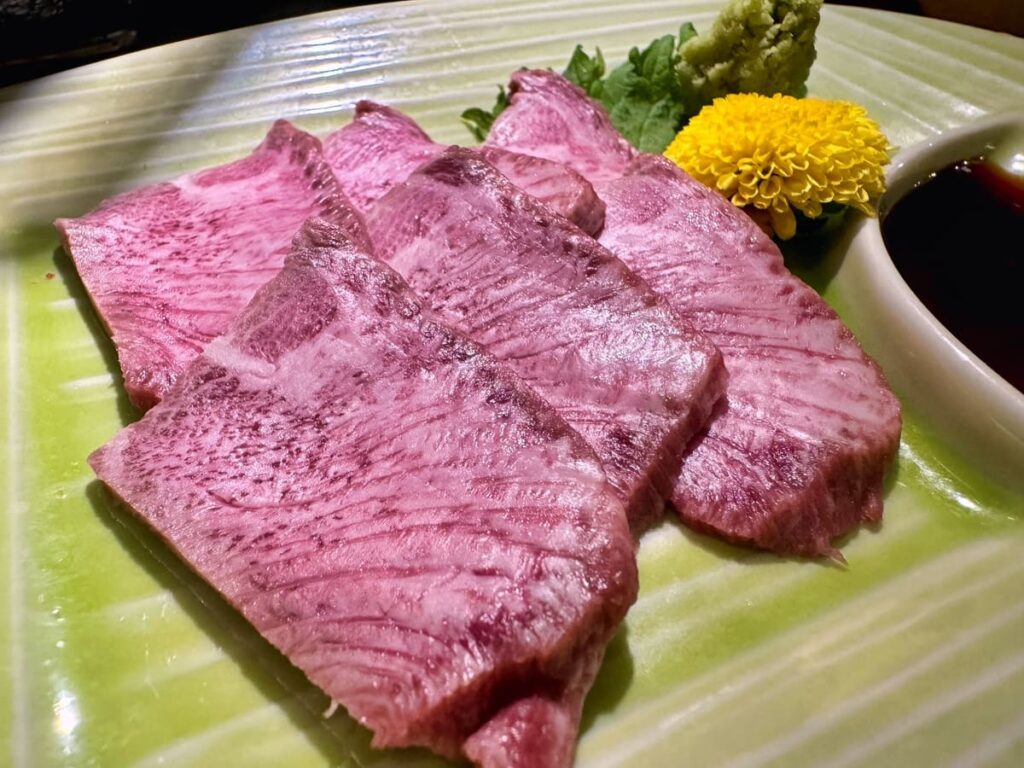 焼肉万両 南森町店の生タンのお造り