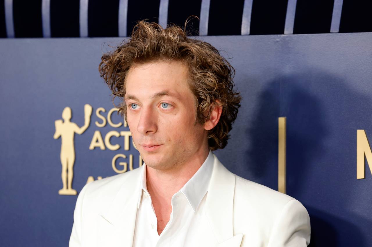 Cómo cuidar los rizos al estilo Jeremy Allen-White