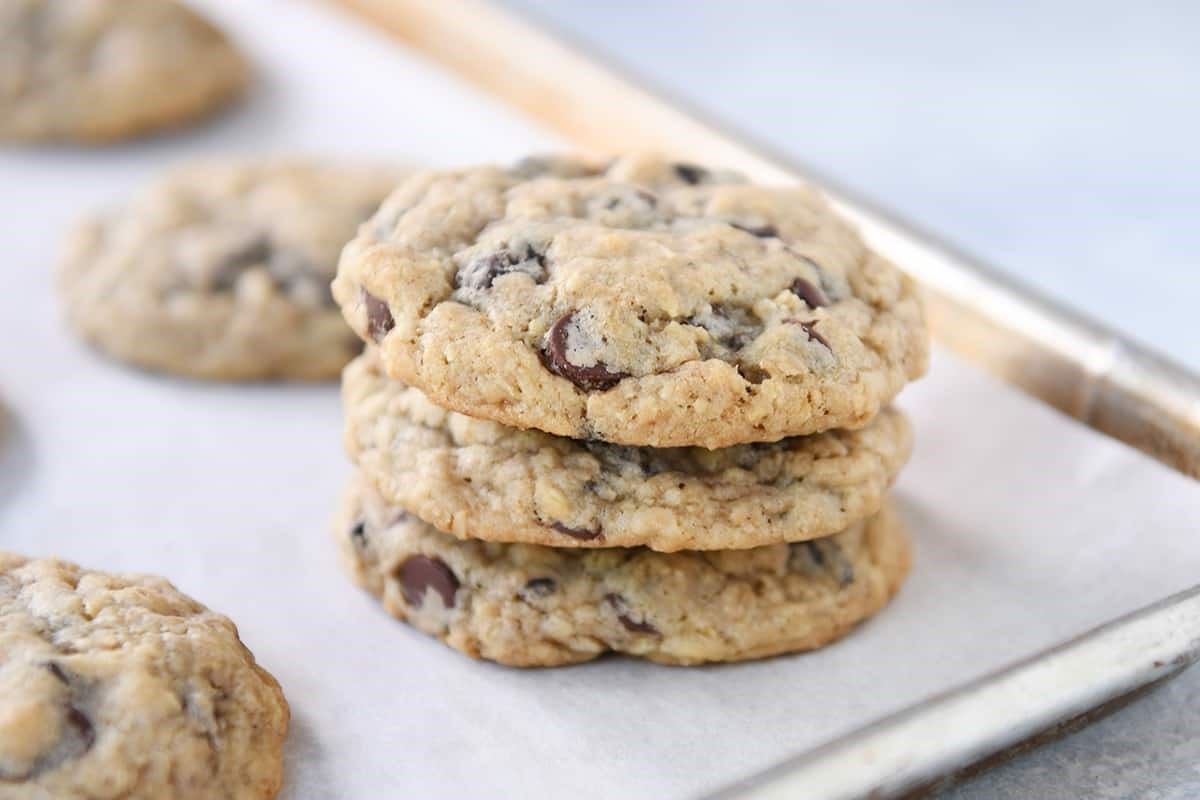 gluten-free-oatmeal-chocolate-chip-cookies-recipe