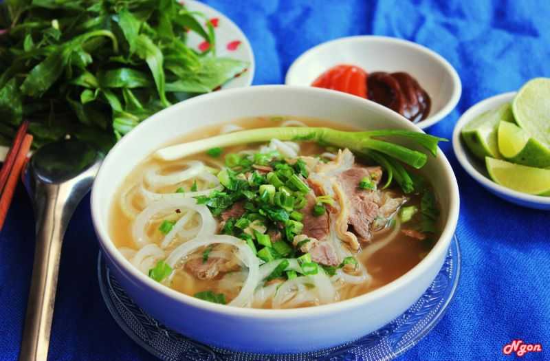 pho (Vietnamese Food - Beginer guide to Vietnam)