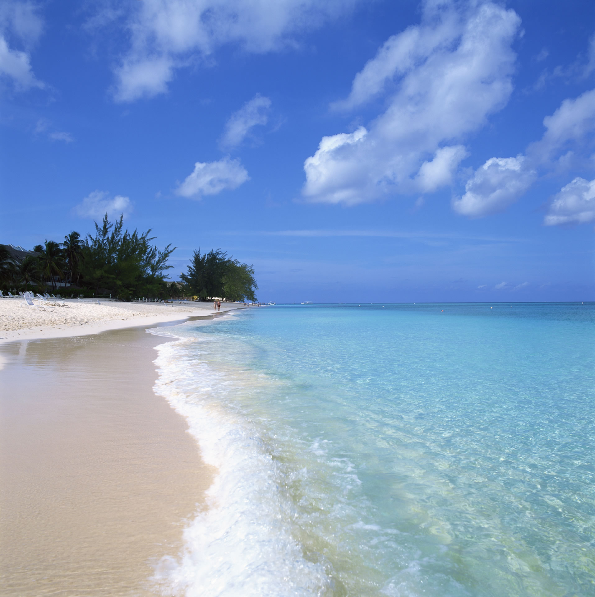 A sunny day at Seven Mile Beach on Grand Cayman.