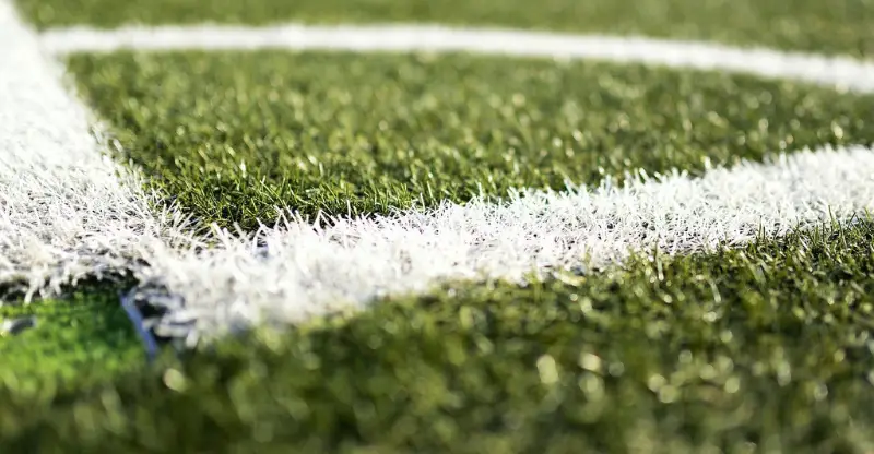 laying artificial grass on ground