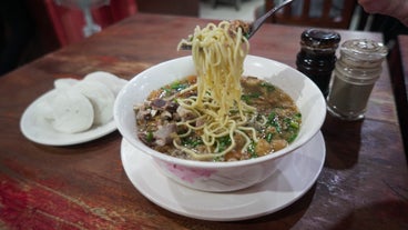 Try la paz batchoy at Netong's