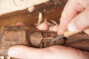 Traditional woodcarving in Baguio