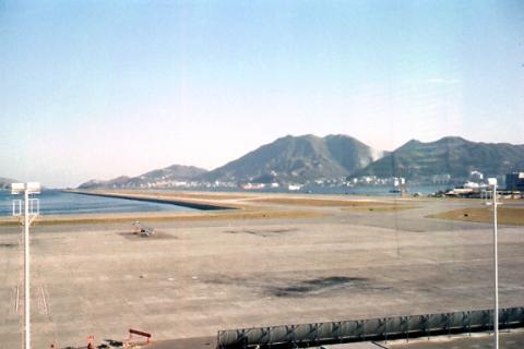 KaiTak Apron 1964