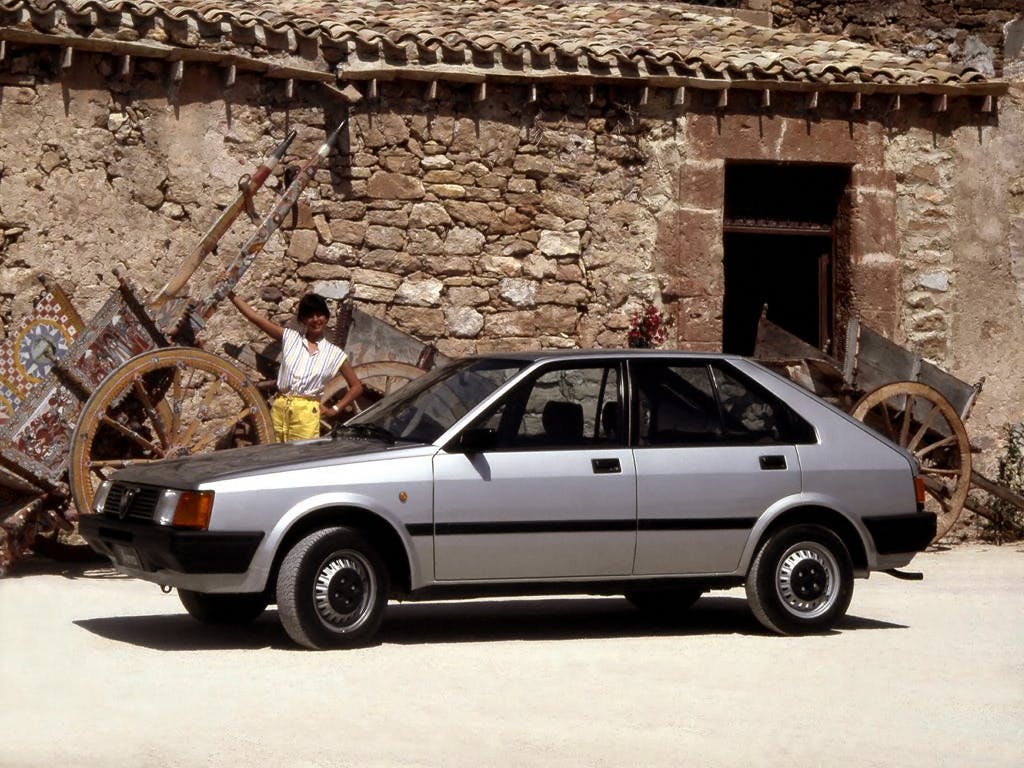 Alfa Romeo arna side profile