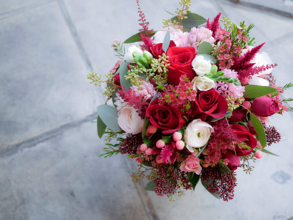 Red Rose And White Ranunculus Wedding Bouquet | Hahahaflorist Hong Kong