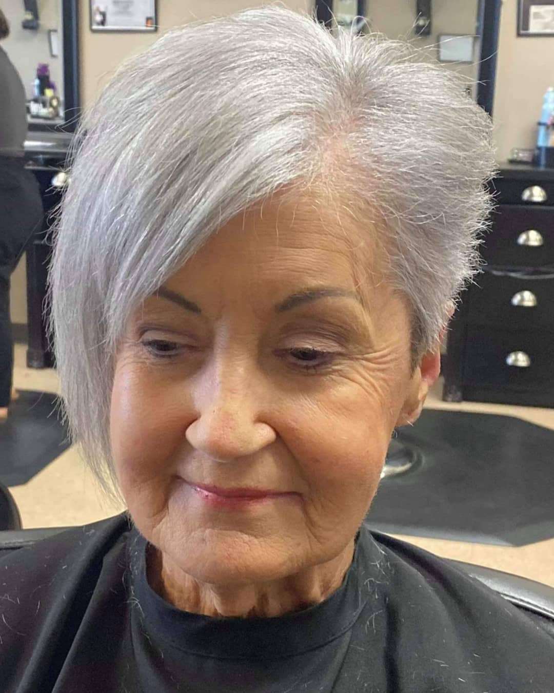 18 Modern Haircuts for Women Over 70 to Look Younger