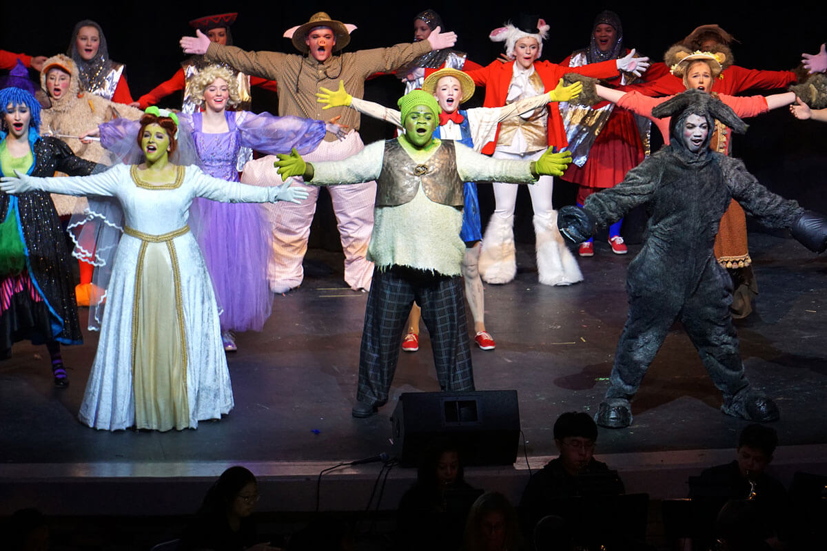 students singing shrek