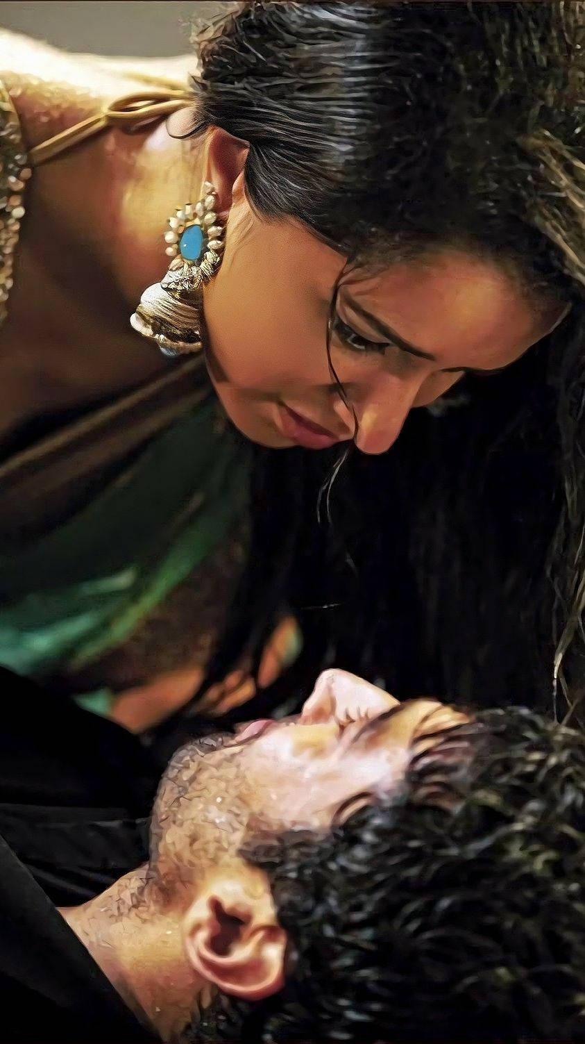 Aashiqui 2 Romantic Scene Wallpaper