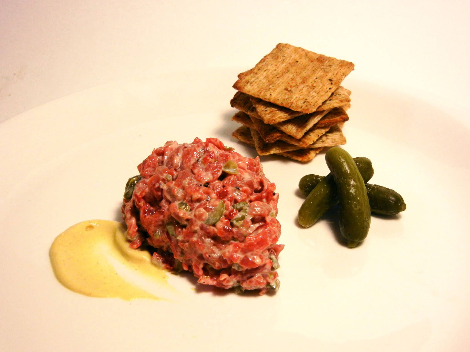 Indulgent Steak Tartare With Crisp Crackers Wallpaper