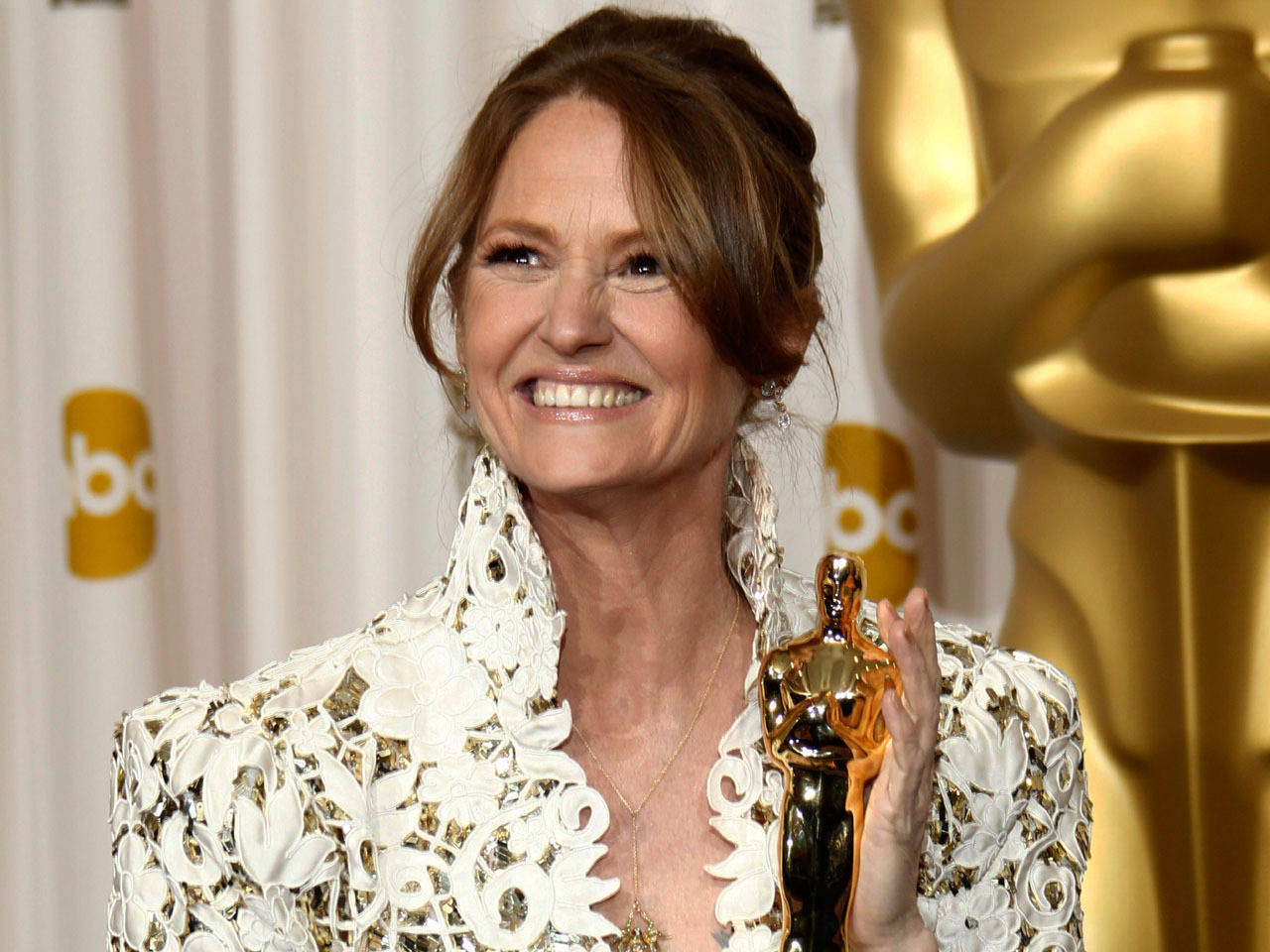 Melissa Leo Glowing At The Oscar Academy Awards Wallpaper