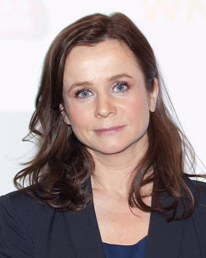 Emily Watson With Brunette Hair Wallpaper