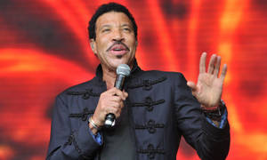 Lionel Richie At Glastonbury 2015 Wallpaper