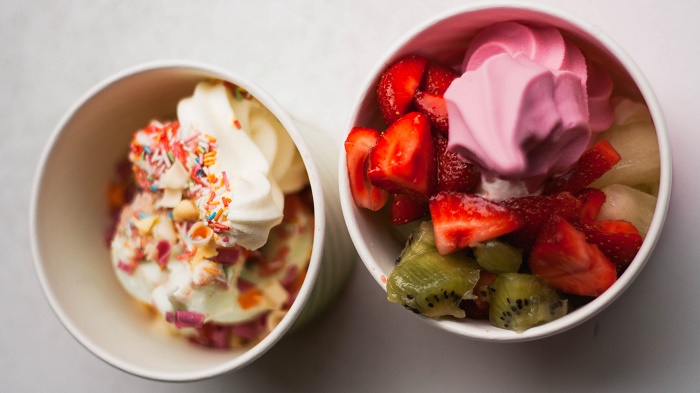  Frozen yogurt with red fruits