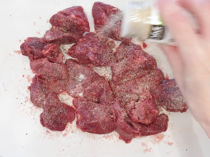 Seasoning chicken livers.