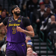  Anthony Davis #3 of the Los Angeles Lakers reacts during the first quarter against the Dallas Mavericks at American Airlines Center on January 07, 2025 in Dallas, Texas. 