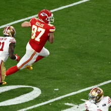 Travis Kelce runs with the ball