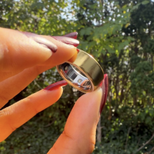 Person holding the Oura Ring 4